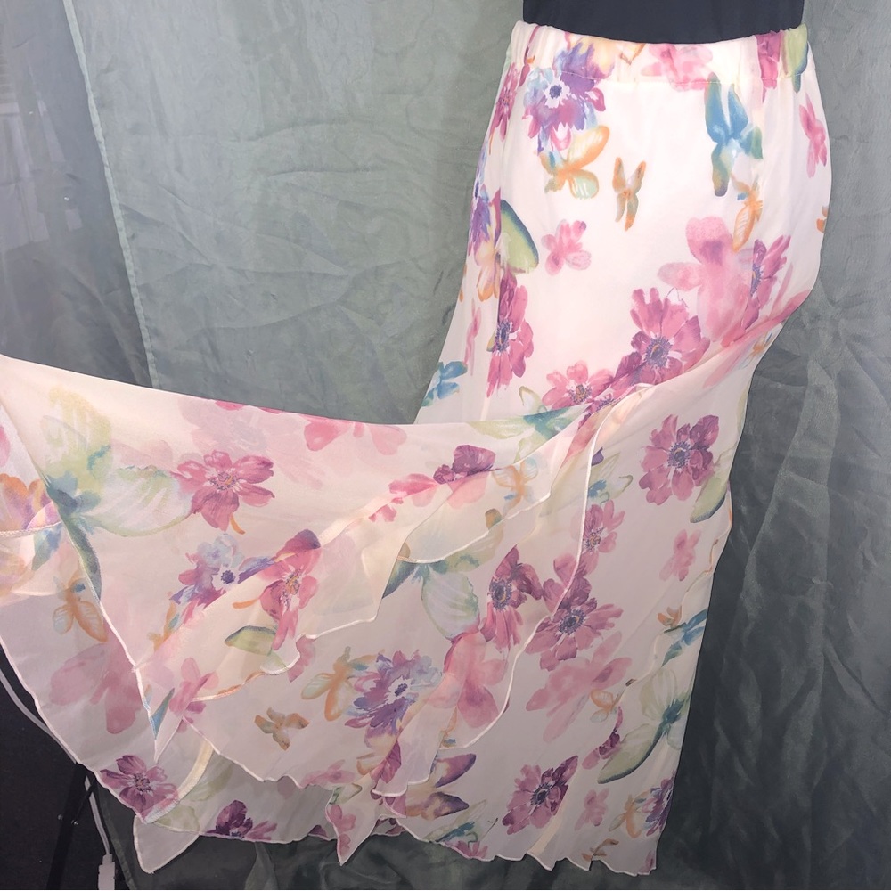 EUC Vintage silk lining Beautiful floral maxi skirt